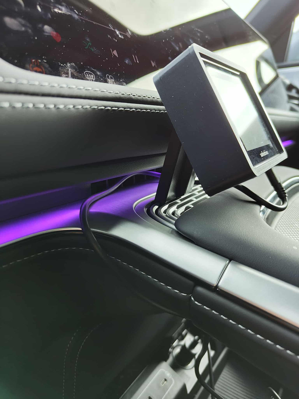Xpeng G9 - Safedrive Pro Holder
